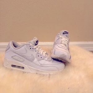 Size 7.5 white Nike air max.
